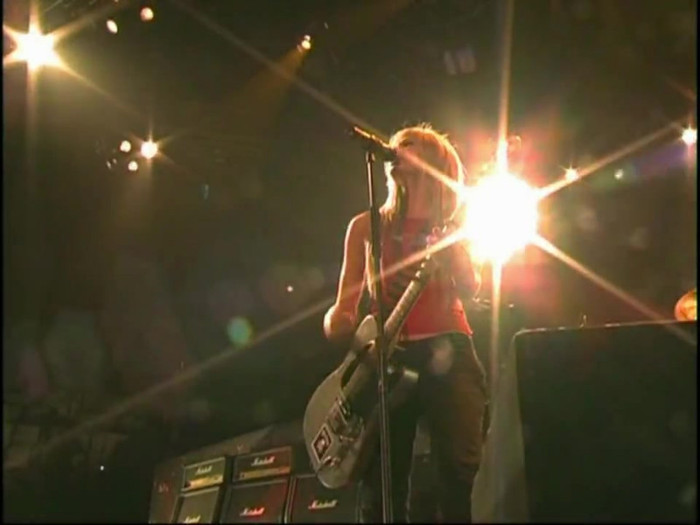 Bonez Tour Documentary [HD] Part2 - Avril Lavigne 1225 - Avril - Lavigne - 2008 - Bonez - Tour - Documentary - oo3