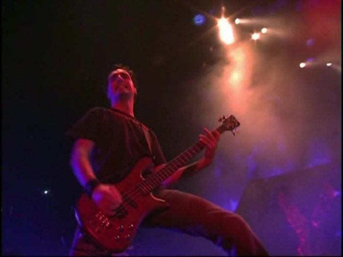 Bonez Tour Documentary [HD] Part2 - Avril Lavigne 1712 - Avril - Lavigne - 2008 - Bonez - Tour - Documentary - oo4