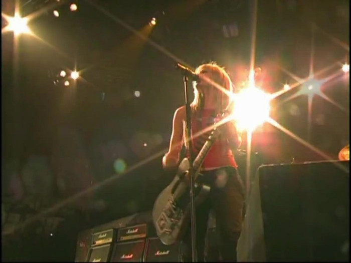 Bonez Tour Documentary [HD] Part2 - Avril Lavigne 1226 - Avril - Lavigne - 2008 - Bonez - Tour - Documentary - oo3
