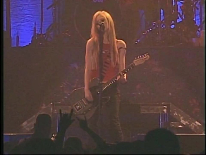 Bonez Tour Documentary [HD] Part2 - Avril Lavigne 1715 - Avril - Lavigne - 2008 - Bonez - Tour - Documentary - oo4