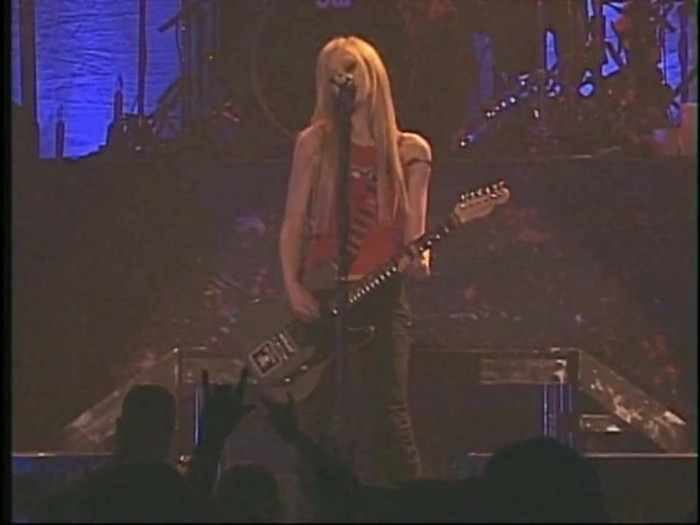 Bonez Tour Documentary [HD] Part2 - Avril Lavigne 1716 - Avril - Lavigne - 2008 - Bonez - Tour - Documentary - oo4