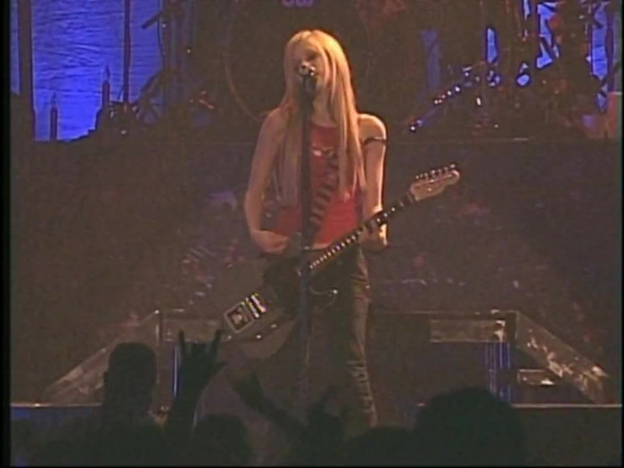 Bonez Tour Documentary [HD] Part2 - Avril Lavigne 1718 - Avril - Lavigne - 2008 - Bonez - Tour - Documentary - oo4