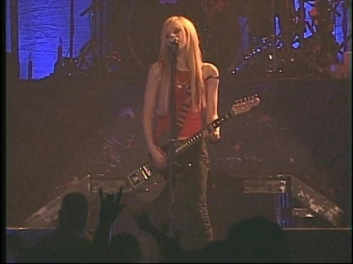 Bonez Tour Documentary [HD] Part2 - Avril Lavigne 1720 - Avril - Lavigne - 2008 - Bonez - Tour - Documentary - oo4