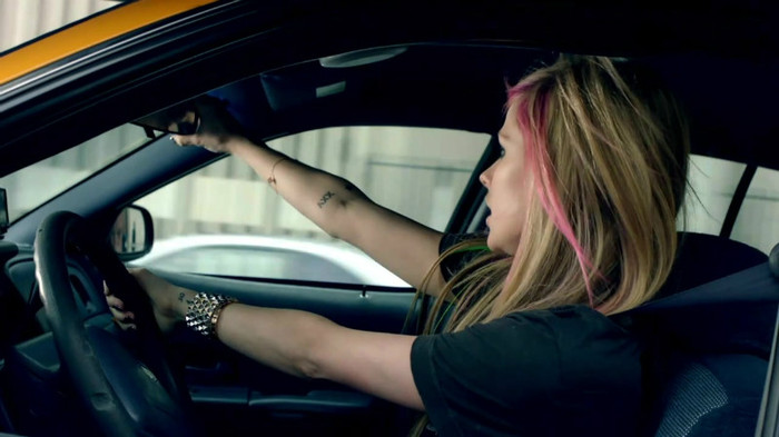 Avril Lavigne - What The Hell_youtube_original 0805