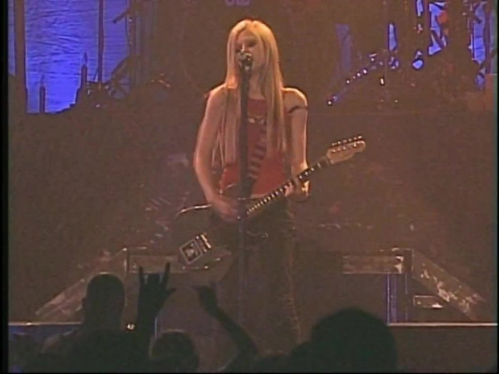 Bonez Tour Documentary [HD] Part2 - Avril Lavigne 1724 - Avril - Lavigne - 2008 - Bonez - Tour - Documentary - oo4