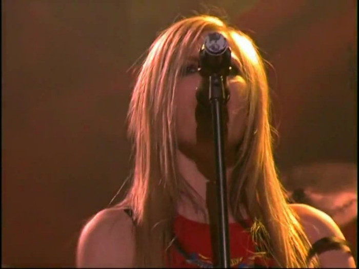 Bonez Tour Documentary [HD] Part2 - Avril Lavigne 2710