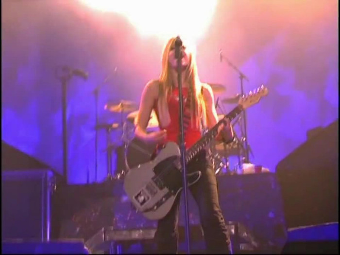 Bonez Tour Documentary [HD] Part2 - Avril Lavigne 0761