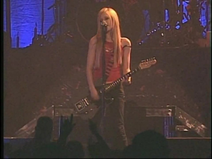 Bonez Tour Documentary [HD] Part2 - Avril Lavigne 1729 - Avril - Lavigne - 2008 - Bonez - Tour - Documentary - oo4