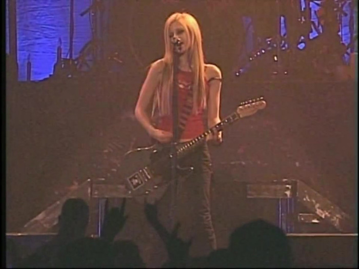 Bonez Tour Documentary [HD] Part2 - Avril Lavigne 1732 - Avril - Lavigne - 2008 - Bonez - Tour - Documentary - oo4