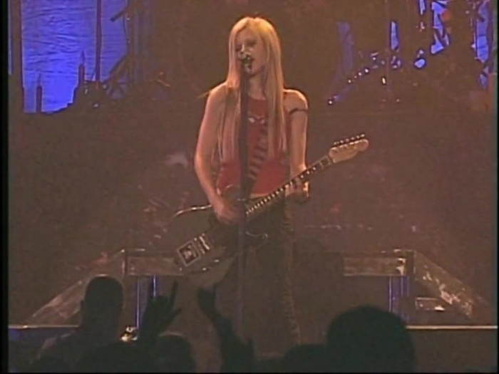 Bonez Tour Documentary [HD] Part2 - Avril Lavigne 1734 - Avril - Lavigne - 2008 - Bonez - Tour - Documentary - oo4