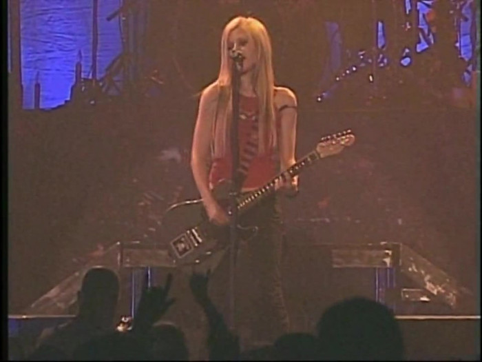 Bonez Tour Documentary [HD] Part2 - Avril Lavigne 1735 - Avril - Lavigne - 2008 - Bonez - Tour - Documentary - oo4