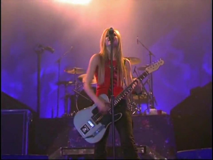 Bonez Tour Documentary [HD] Part2 - Avril Lavigne 0774