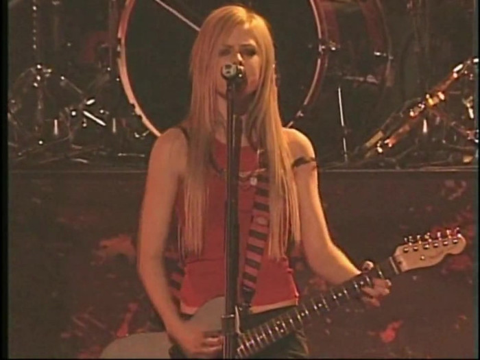 Bonez Tour Documentary [HD] Part2 - Avril Lavigne 2719 - Avril - Lavigne - 2008 - Bonez - Tour - Documentary - oo6