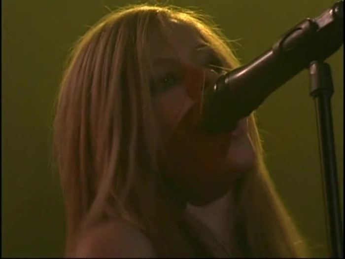Bonez Tour Documentary [HD] Part2 - Avril Lavigne 1261 - Avril - Lavigne - 2008 - Bonez - Tour - Documentary - oo3