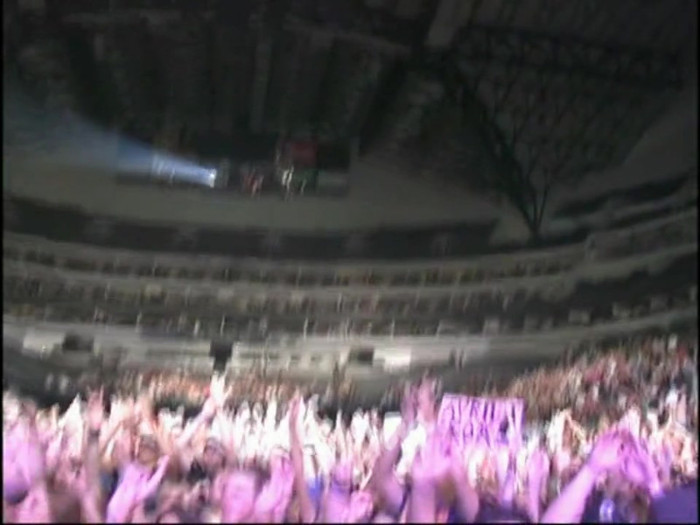 Bonez Tour Documentary [HD] Part2 - Avril Lavigne 0793