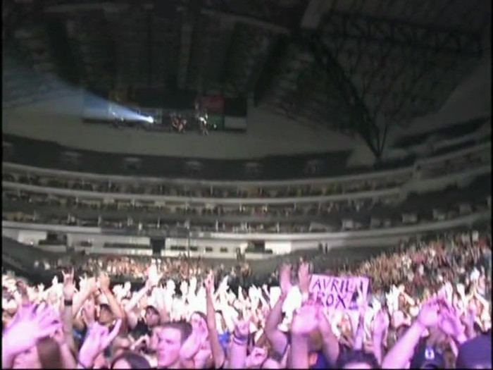 Bonez Tour Documentary [HD] Part2 - Avril Lavigne 0794