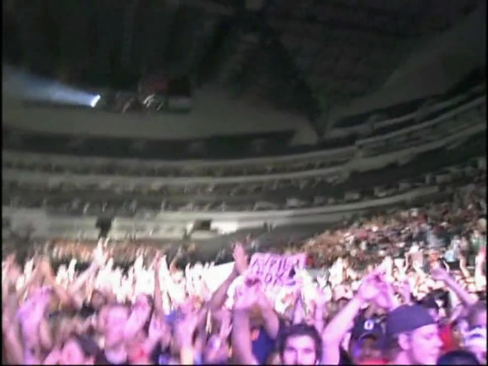 Bonez Tour Documentary [HD] Part2 - Avril Lavigne 0798