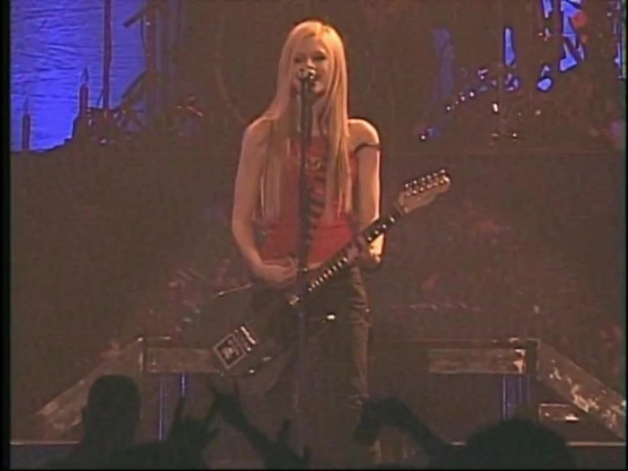 Bonez Tour Documentary [HD] Part2 - Avril Lavigne 1763 - Avril - Lavigne - 2008 - Bonez - Tour - Documentary - oo4