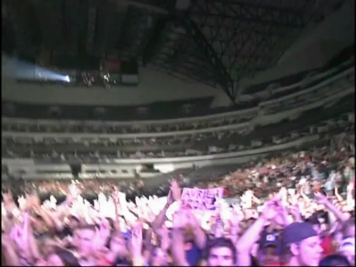 Bonez Tour Documentary [HD] Part2 - Avril Lavigne 0799