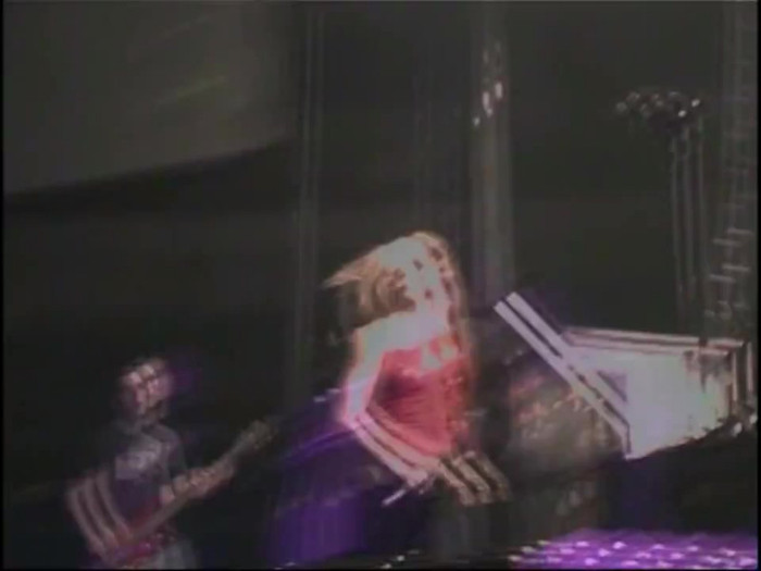 Bonez Tour Documentary [HD] Part2 - Avril Lavigne 1764 - Avril - Lavigne - 2008 - Bonez - Tour - Documentary - oo4