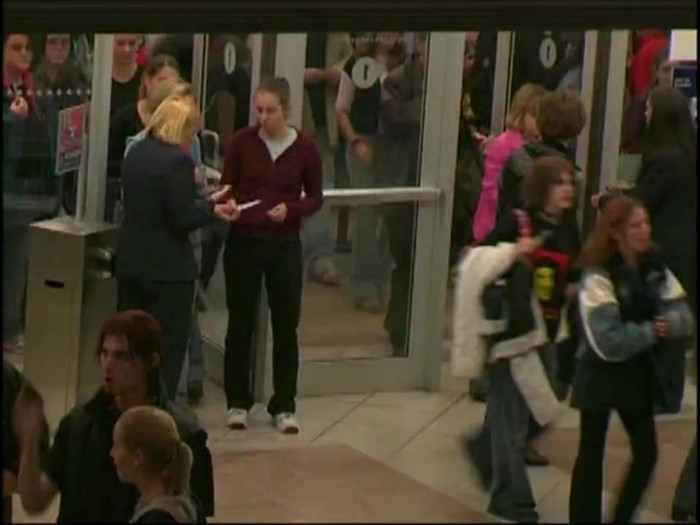 Bonez Tour Documentary [HD] Part2 - Avril Lavigne 0320