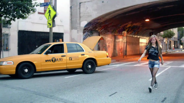 Avril Lavigne - What The Hell_youtube_original 1087 - Avril - Lavigne - What - The - Hell - oo3