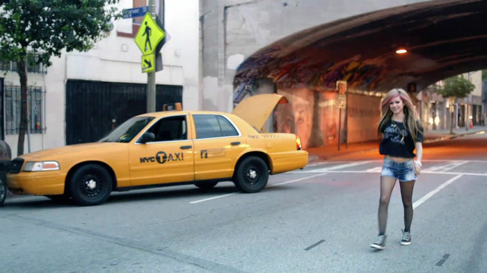 Avril Lavigne - What The Hell_youtube_original 1092 - Avril - Lavigne - What - The - Hell - oo3