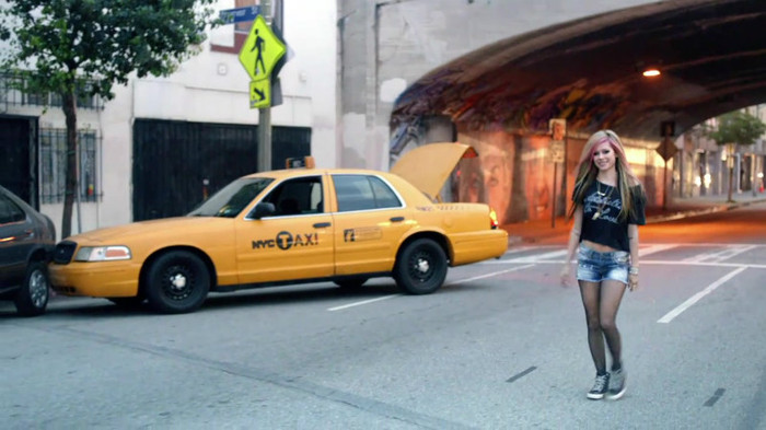 Avril Lavigne - What The Hell_youtube_original 1097