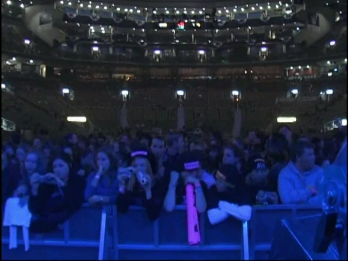 Bonez Tour Documentary [HD] Part2 - Avril Lavigne 0356