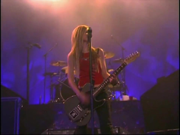 Bonez Tour Documentary [HD] Part2 - Avril Lavigne 0847