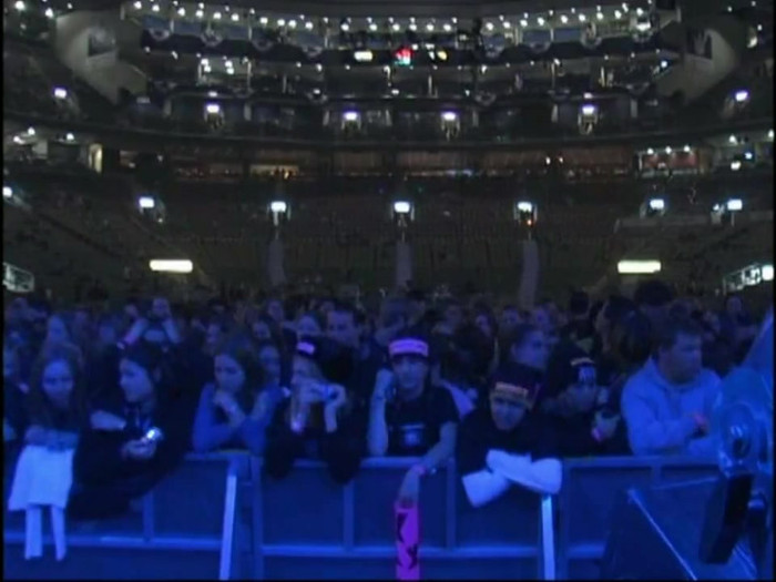 Bonez Tour Documentary [HD] Part2 - Avril Lavigne 0360