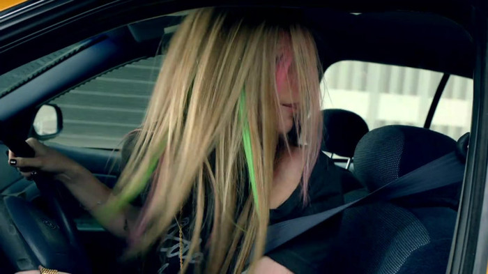 Avril Lavigne - What The Hell_youtube_original 0838