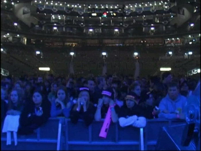 Bonez Tour Documentary [HD] Part2 - Avril Lavigne 0366