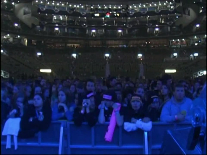 Bonez Tour Documentary [HD] Part2 - Avril Lavigne 0376