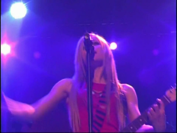 Bonez Tour Documentary [HD] Part2 - Avril Lavigne 1833