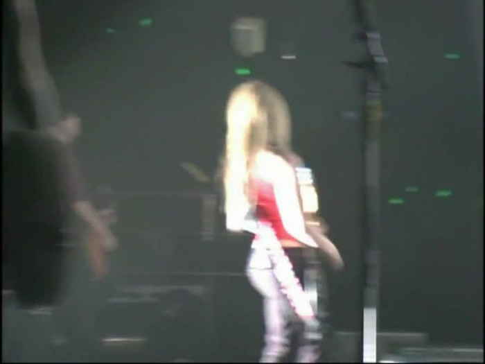 Bonez Tour Documentary [HD] Part2 - Avril Lavigne 0381