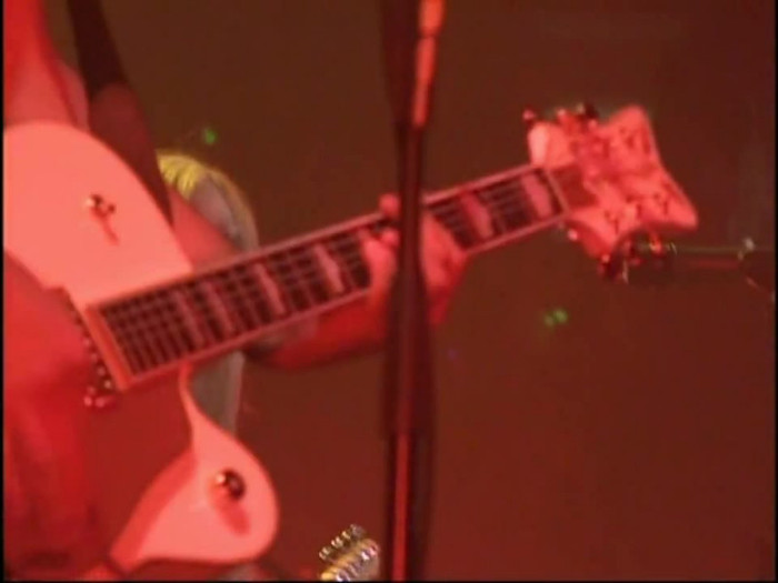 Bonez Tour Documentary [HD] Part2 - Avril Lavigne 1359