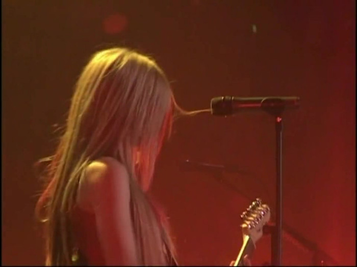 Bonez Tour Documentary [HD] Part2 - Avril Lavigne 2348 - Avril - Lavigne - 2008 - Bonez - Tour - Documentary - oo5