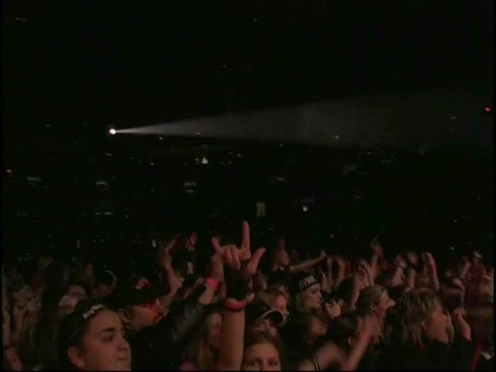 Bonez Tour Documentary [HD] Part2 - Avril Lavigne 1370 - Avril - Lavigne - 2008 - Bonez - Tour - Documentary - oo3