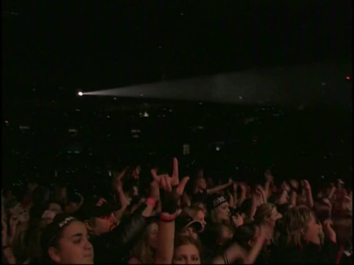 Bonez Tour Documentary [HD] Part2 - Avril Lavigne 1371 - Avril - Lavigne - 2008 - Bonez - Tour - Documentary - oo3