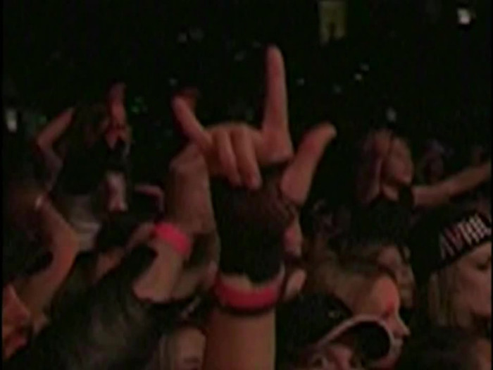 Bonez Tour Documentary [HD] Part2 - Avril Lavigne 1372 - Avril - Lavigne - 2008 - Bonez - Tour - Documentary - oo3