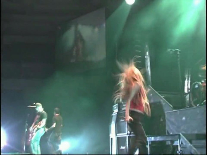 Bonez Tour Documentary [HD] Part2 - Avril Lavigne 0905 - Avril - Lavigne - 2008 - Bonez - Tour - Documentary - oo2