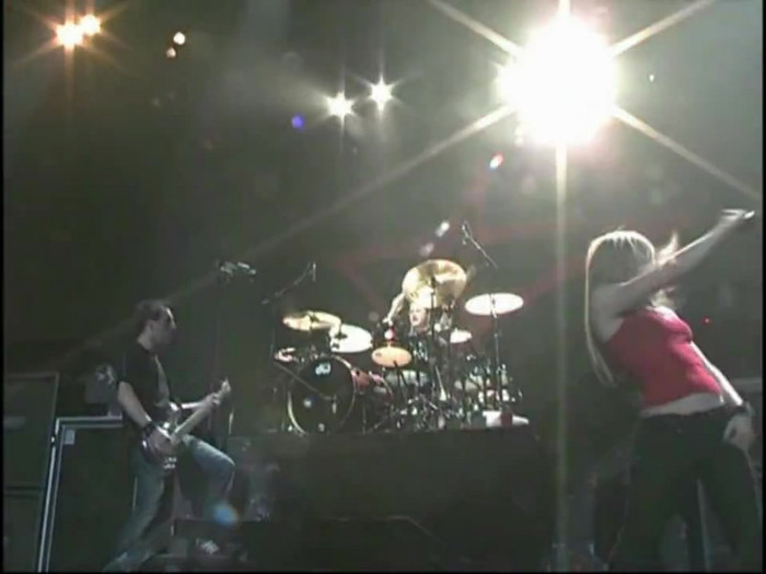 Bonez Tour Documentary [HD] Part2 - Avril Lavigne 2380