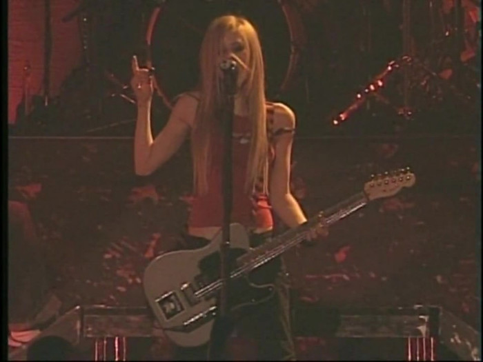 Bonez Tour Documentary [HD] Part2 - Avril Lavigne 1401