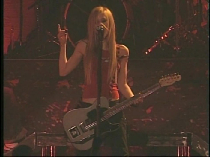 Bonez Tour Documentary [HD] Part2 - Avril Lavigne 1402