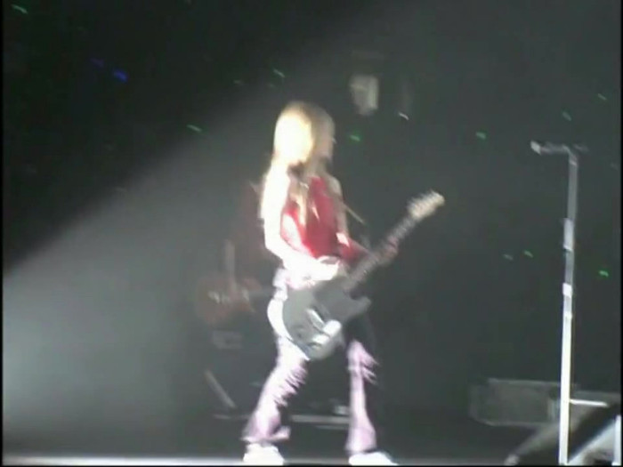 Bonez Tour Documentary [HD] Part2 - Avril Lavigne 0443