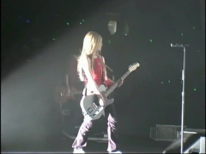 Bonez Tour Documentary [HD] Part2 - Avril Lavigne 0446