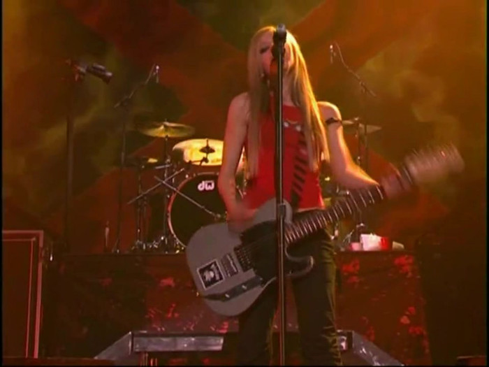 Bonez Tour Documentary [HD] Part2 - Avril Lavigne 2401