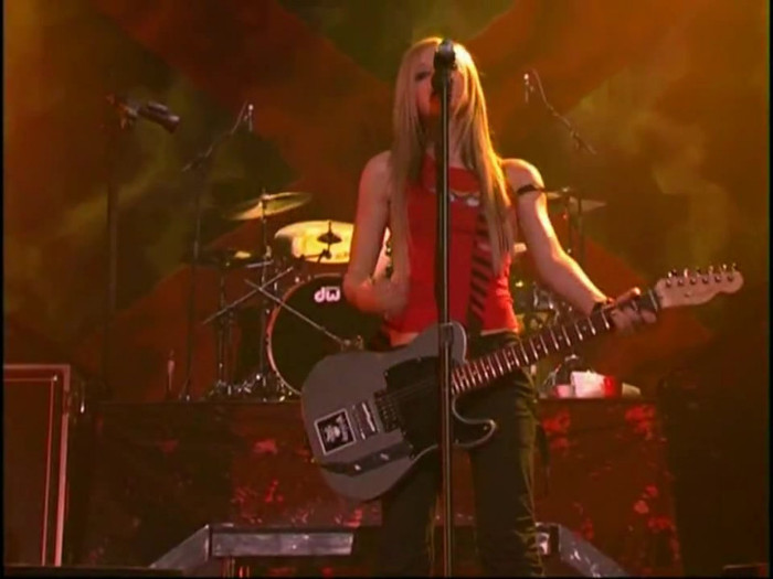 Bonez Tour Documentary [HD] Part2 - Avril Lavigne 2404