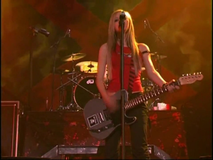 Bonez Tour Documentary [HD] Part2 - Avril Lavigne 2406
